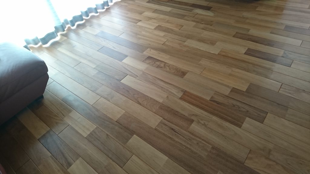 木質感の具体例:挽板のチーク